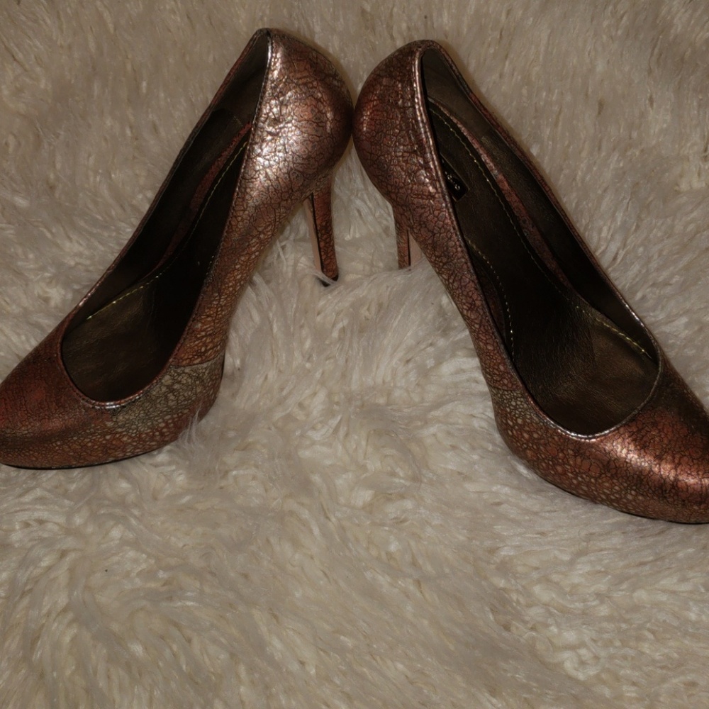 Shoes - Picture 3 of 4